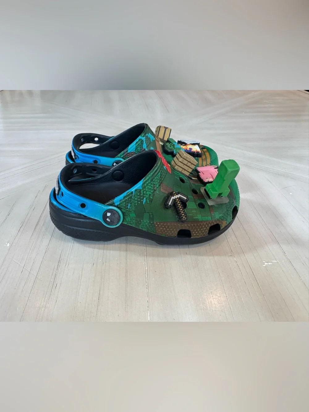 Crocs Kids’ Classic Minecraft Clogs C12 Little Kids Green Creeper Jibbitz